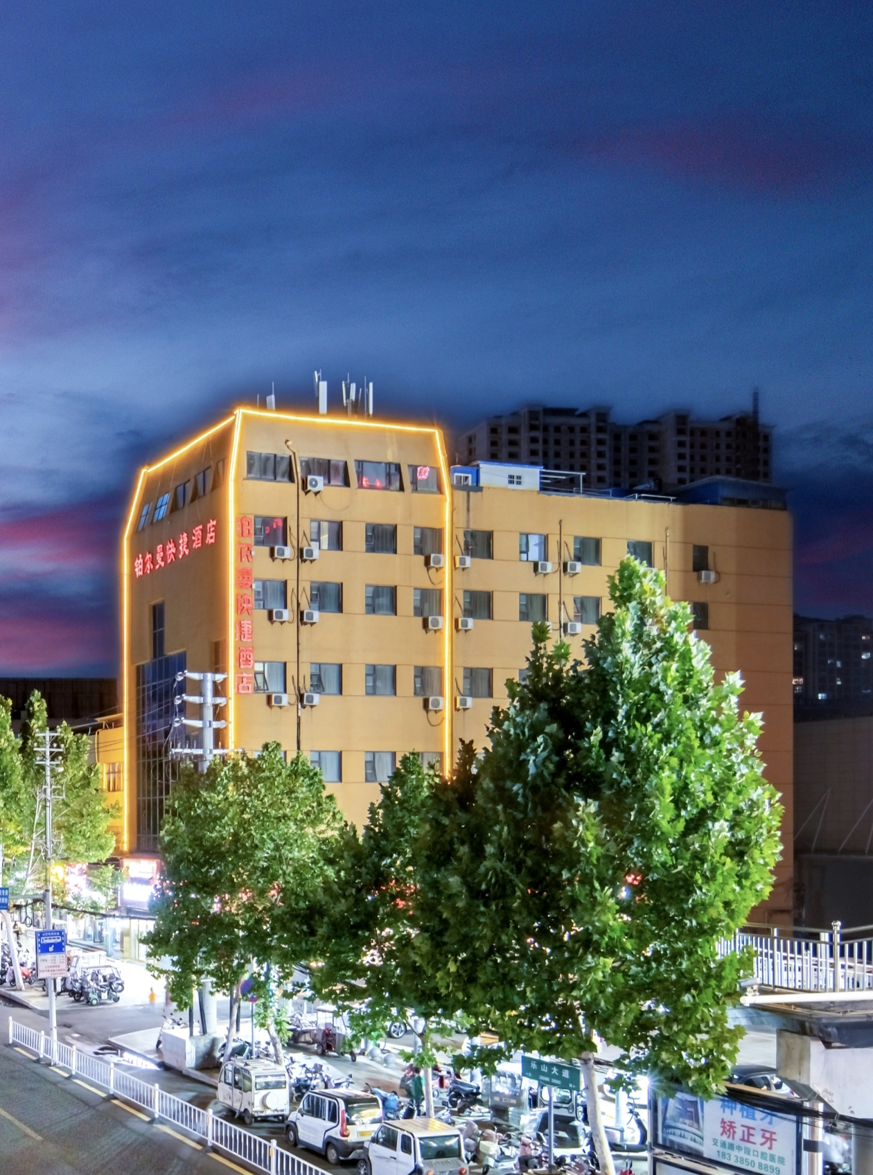 如家旗下-驻马店火车站大商新玛特华驿酒店