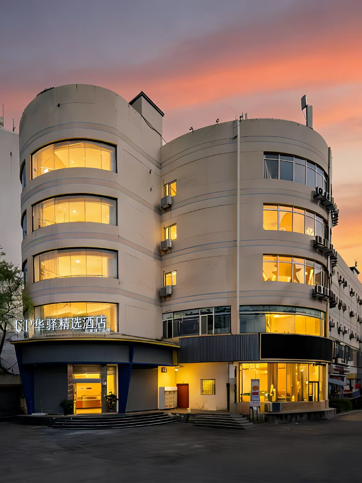 如家旗下-成都市杜甫草堂龙爪堰地铁站UP华驿精选酒店